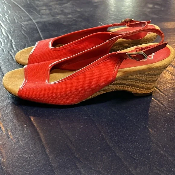 A2 by Aerosoles heels - Picture 2 of 3